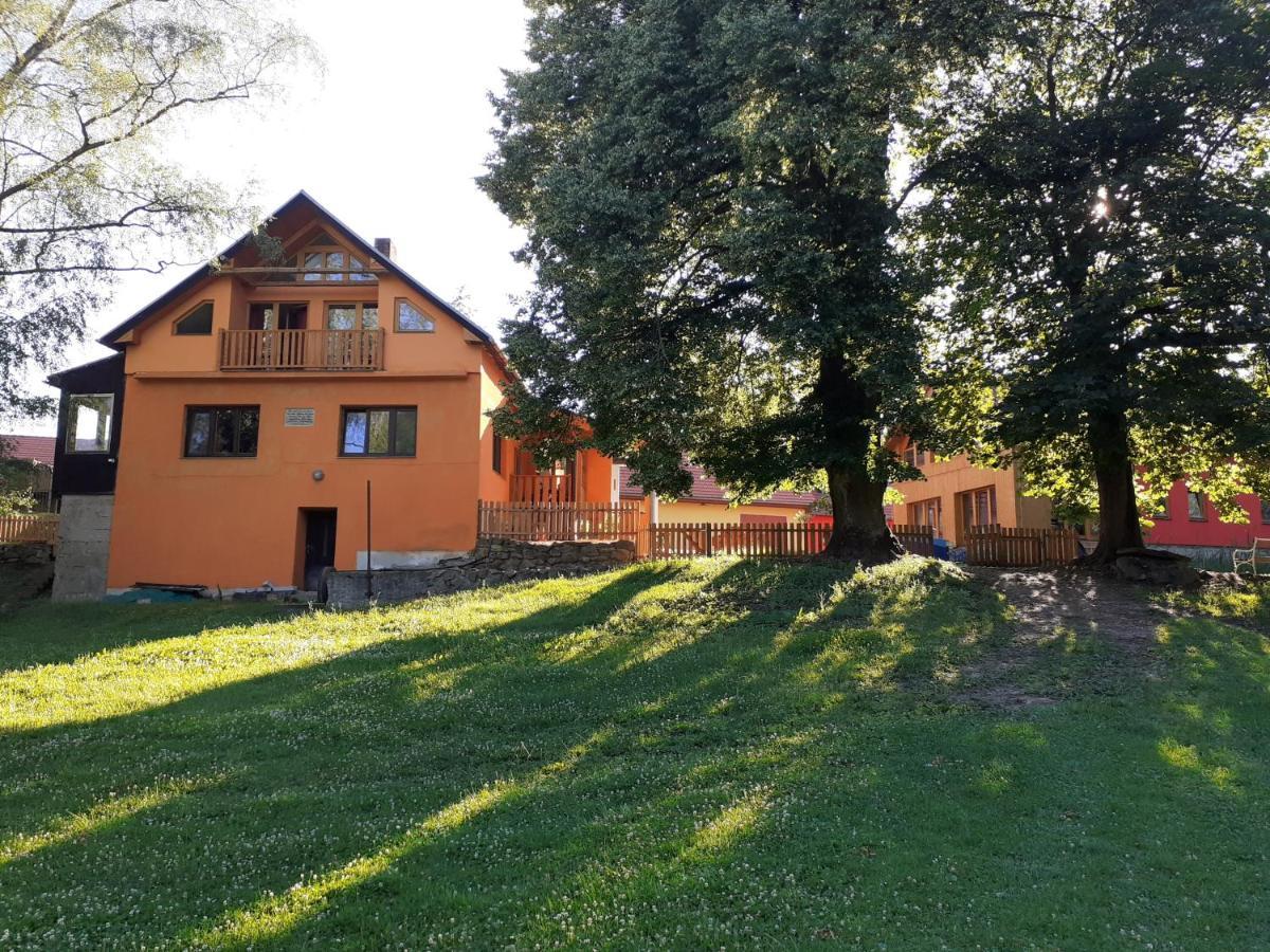 Kypruv Mlyn Vila Knínice Exterior foto