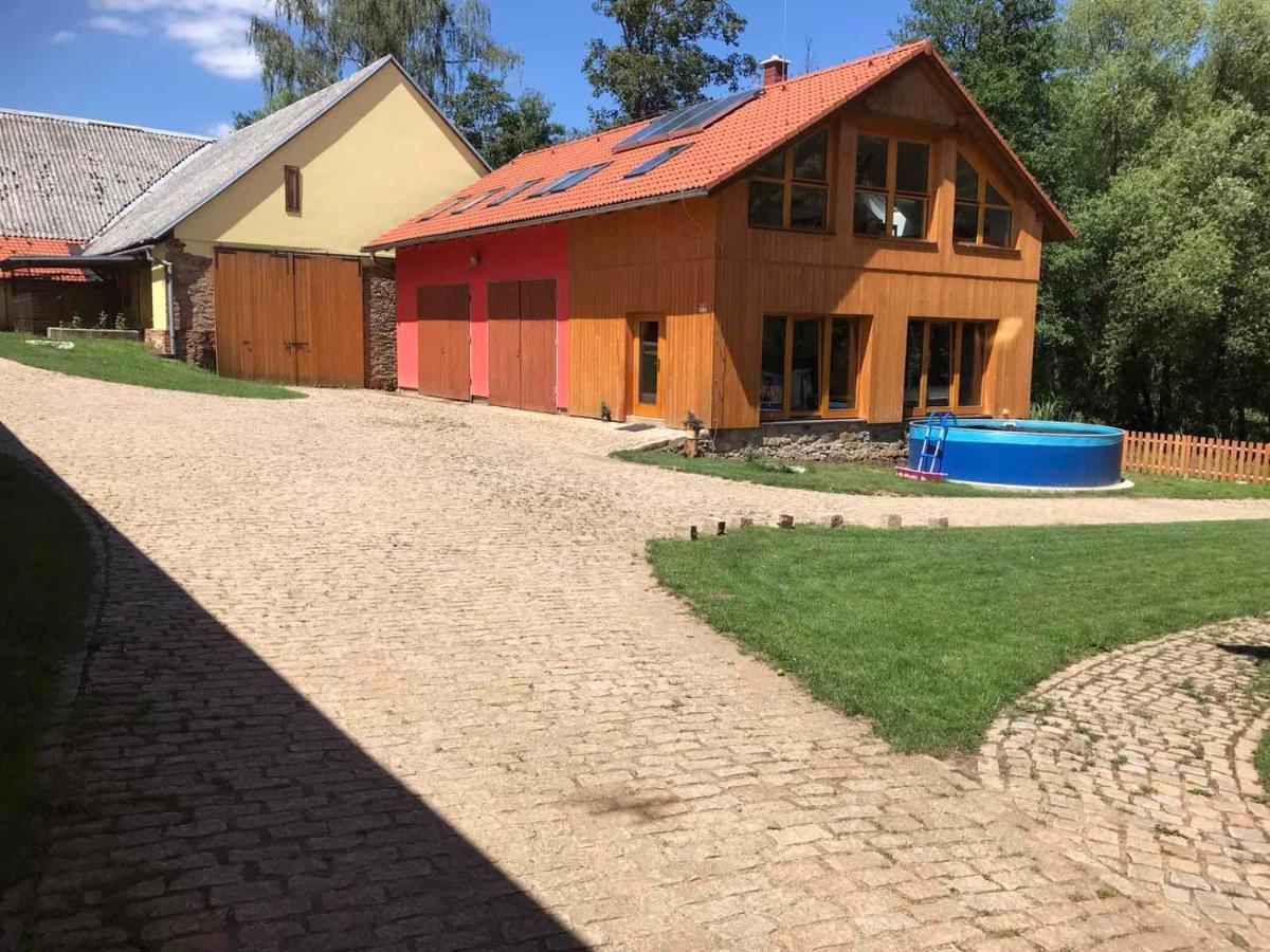 Kypruv Mlyn Vila Knínice Exterior foto